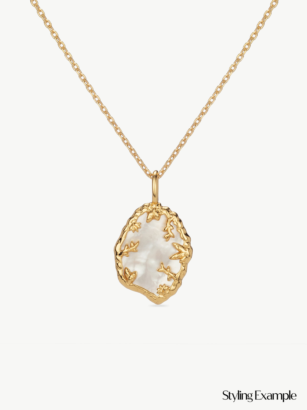 mother of pearl pendant gold on trace chain