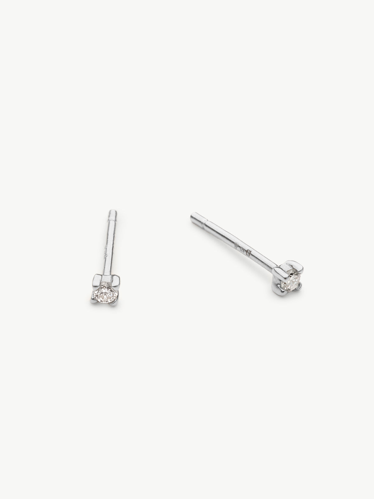 mini diamonds studs in silver different angle