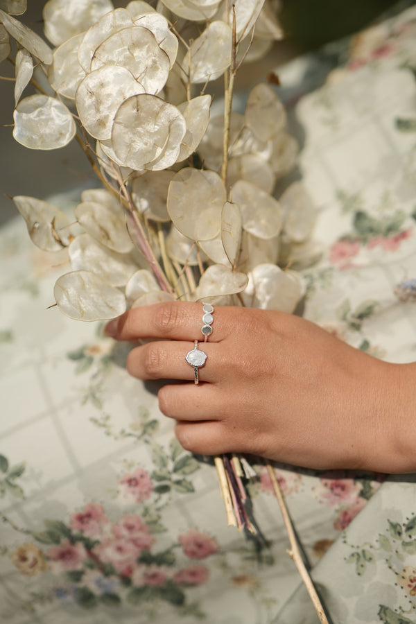 Pietra mother of pearl ring in sterling silver