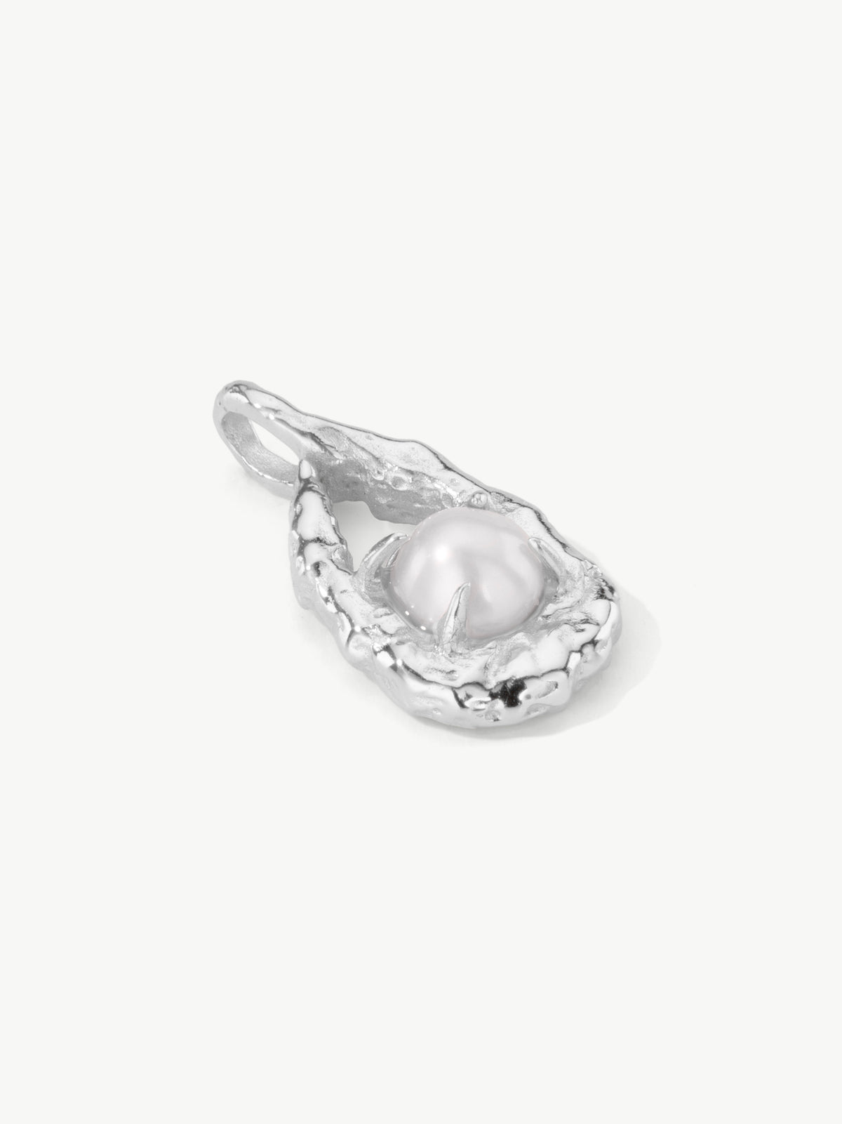 Freshwater pearl pendant in 18ct Sterling Silver