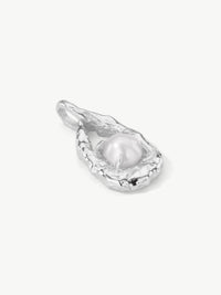 Freshwater pearl pendant in 18ct Sterling Silver