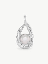 Freshwater pearl pendant in 18ct Sterling Silver