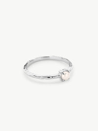 Claw set pearl ring in silver