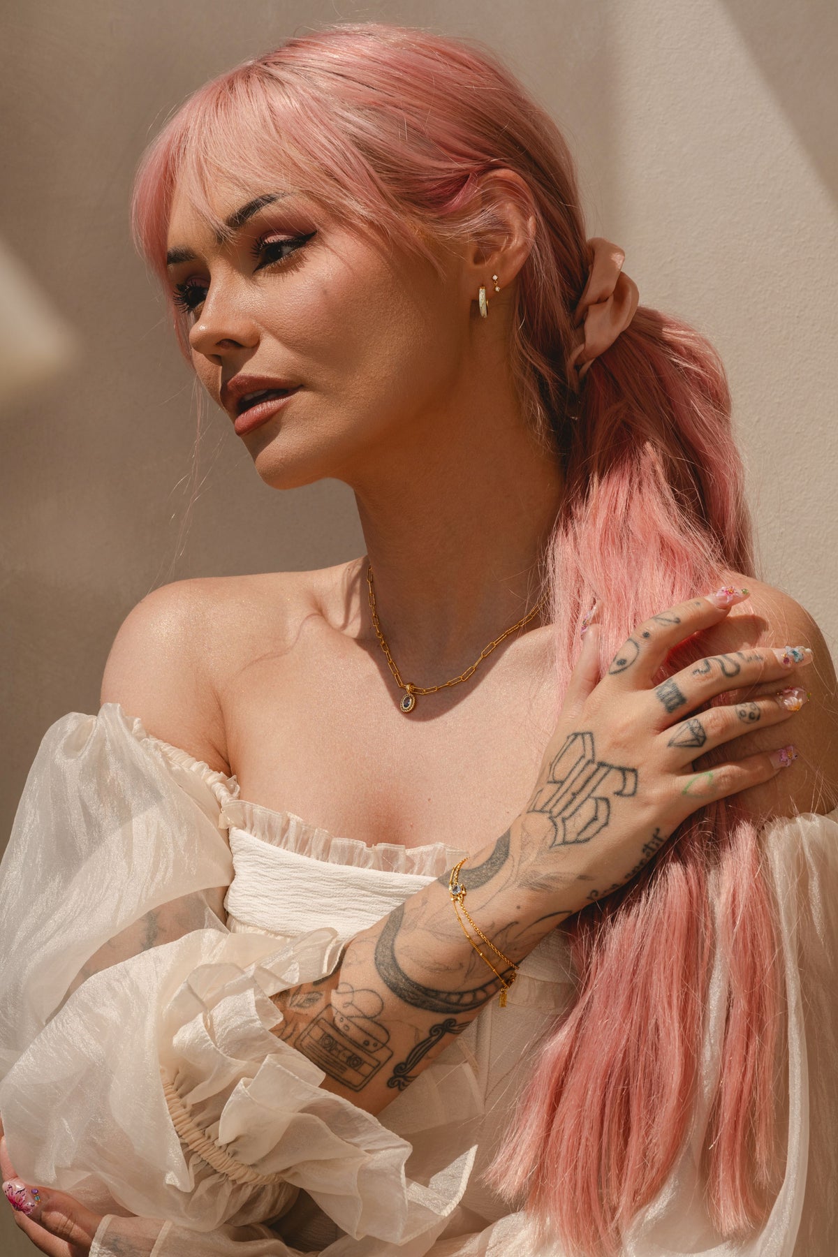 Talia Mar wearing Daphne Aquamarine regency style pendant on chain in gold vermeil 