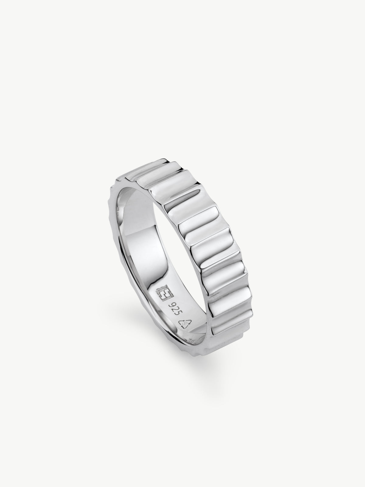 Ridged men's ring. Sterling Silver with Rhodium plating.
