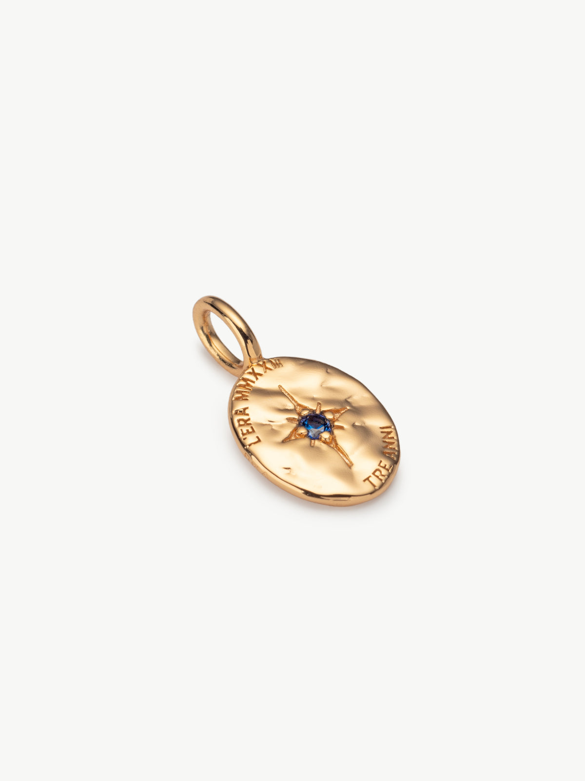 Sapphire pendant in 18ct gold vermeil angle shot